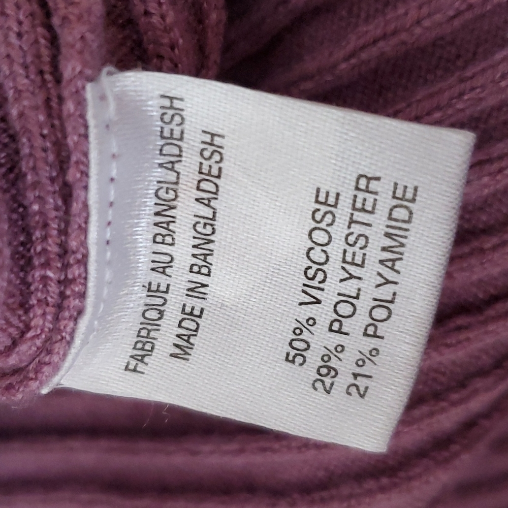 Light Purple Ribbed Knit buttoned sweater - Picture 4 of 4